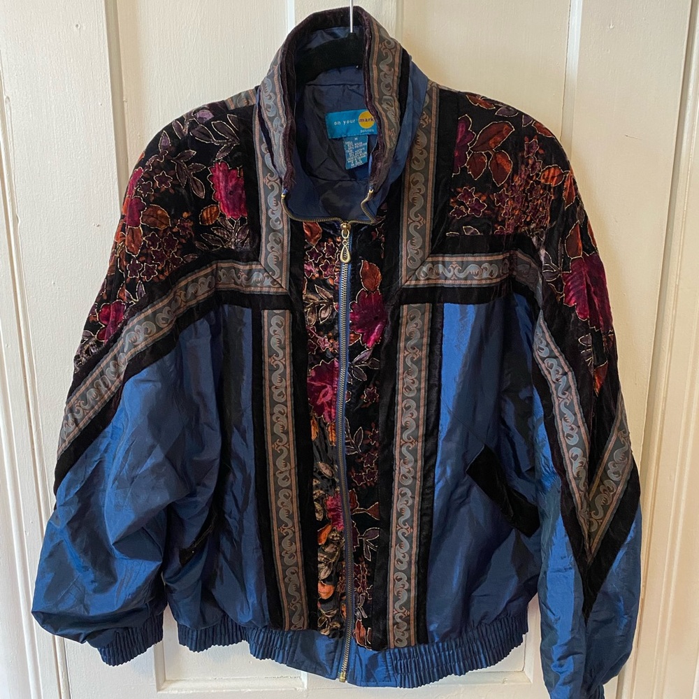 Vintage nylon bomber jacket with velvety embroidered details, size M